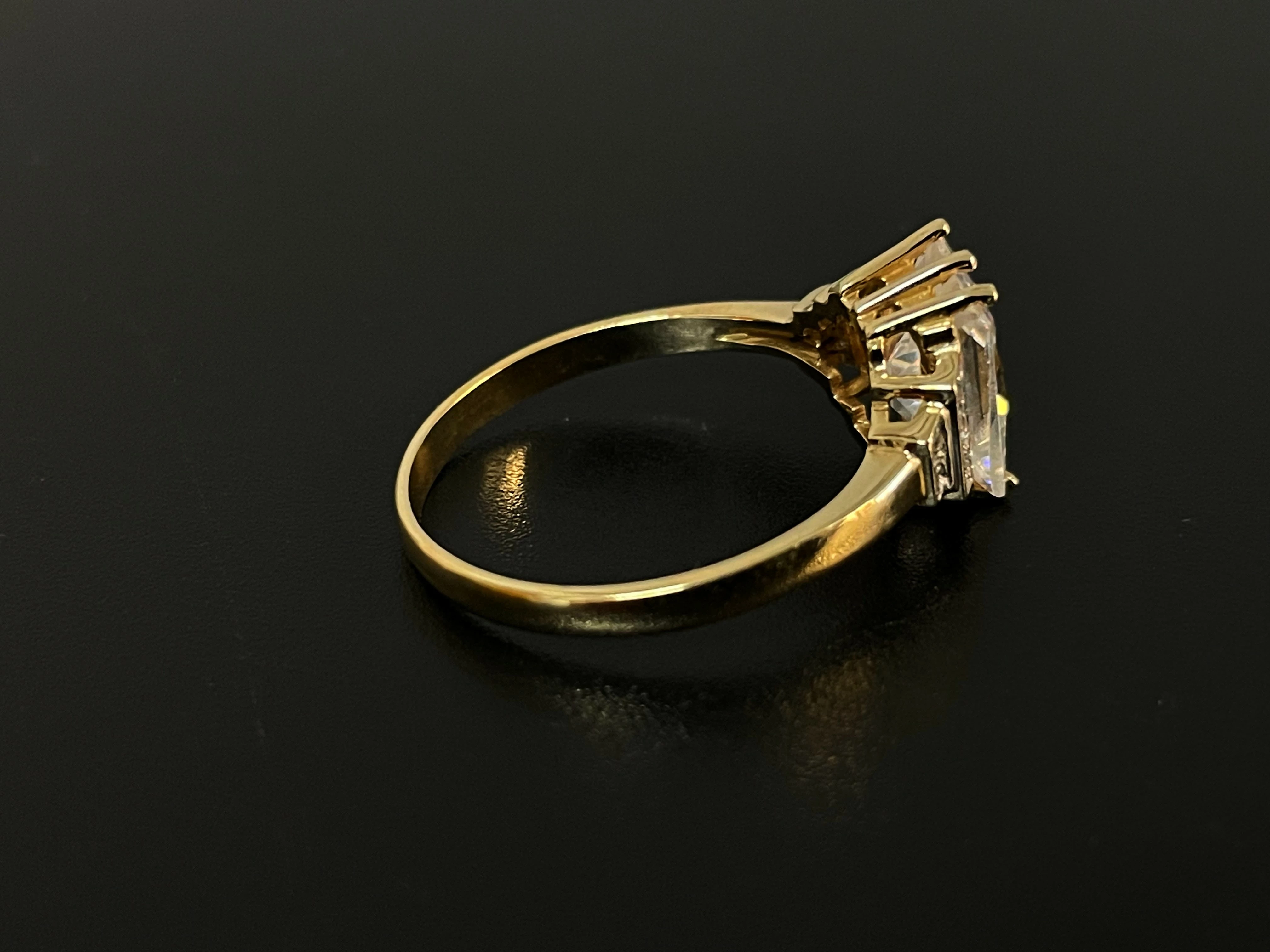 elegancki-zloty-pierscionek-p585-w-324g-stan-uzywany