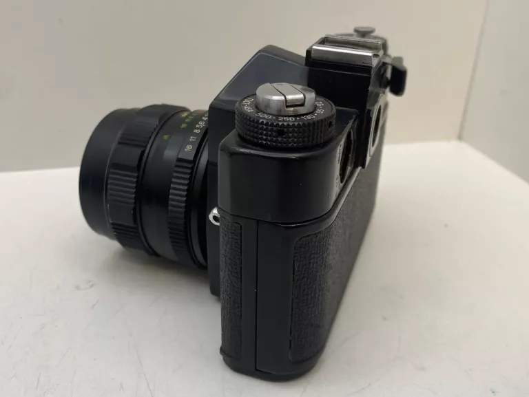 aparat-zenit-12xp-klasyka-fotografii-analogowej-marka-zenit