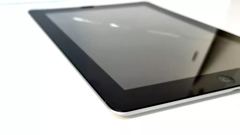 TABLET APPLE IPAD 4 GEN MD522FD 16GB )* PĘKNIĘTY EKRAN