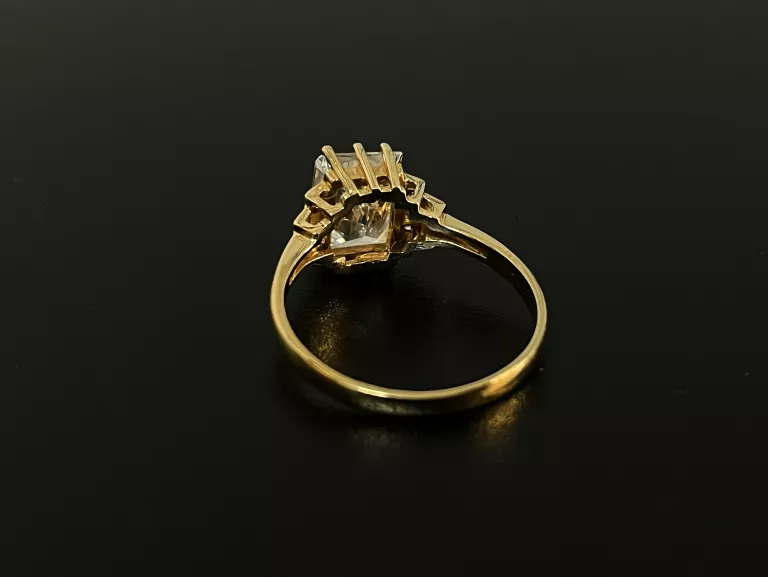 ELEGANCKI ZŁOTY PIERŚCIONEK P.585 W. 3,24G