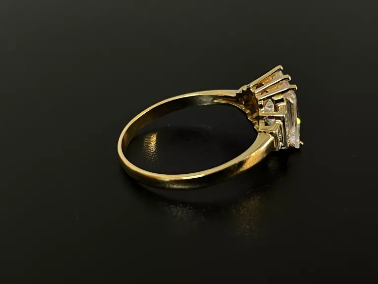 ELEGANCKI ZŁOTY PIERŚCIONEK P.585 W. 3,24G