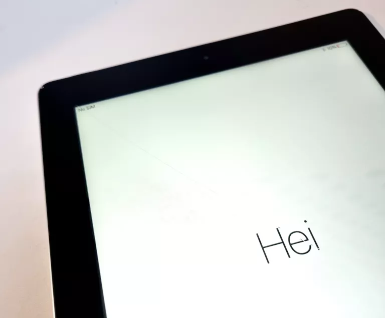 TABLET APPLE IPAD 4 GEN MD522FD 16GB )* PĘKNIĘTY EKRAN