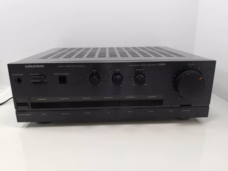 WZMACNIACZ GRUNDIG V5200