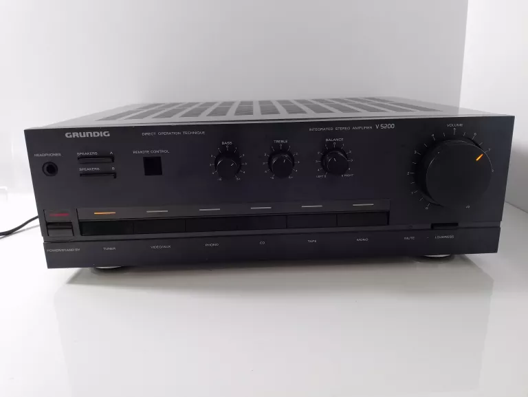 WZMACNIACZ GRUNDIG V5200