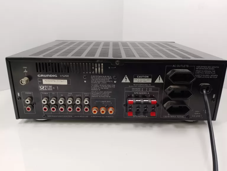 WZMACNIACZ GRUNDIG V5200
