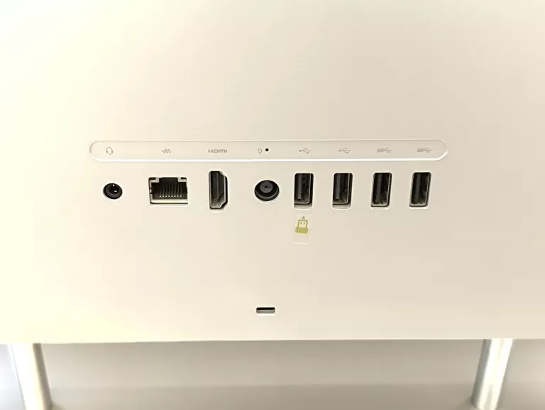KOMPUTER AIO HP RYZEN3 SERIA 4000 8/256GB SSD WIN11 + AKCESORIA