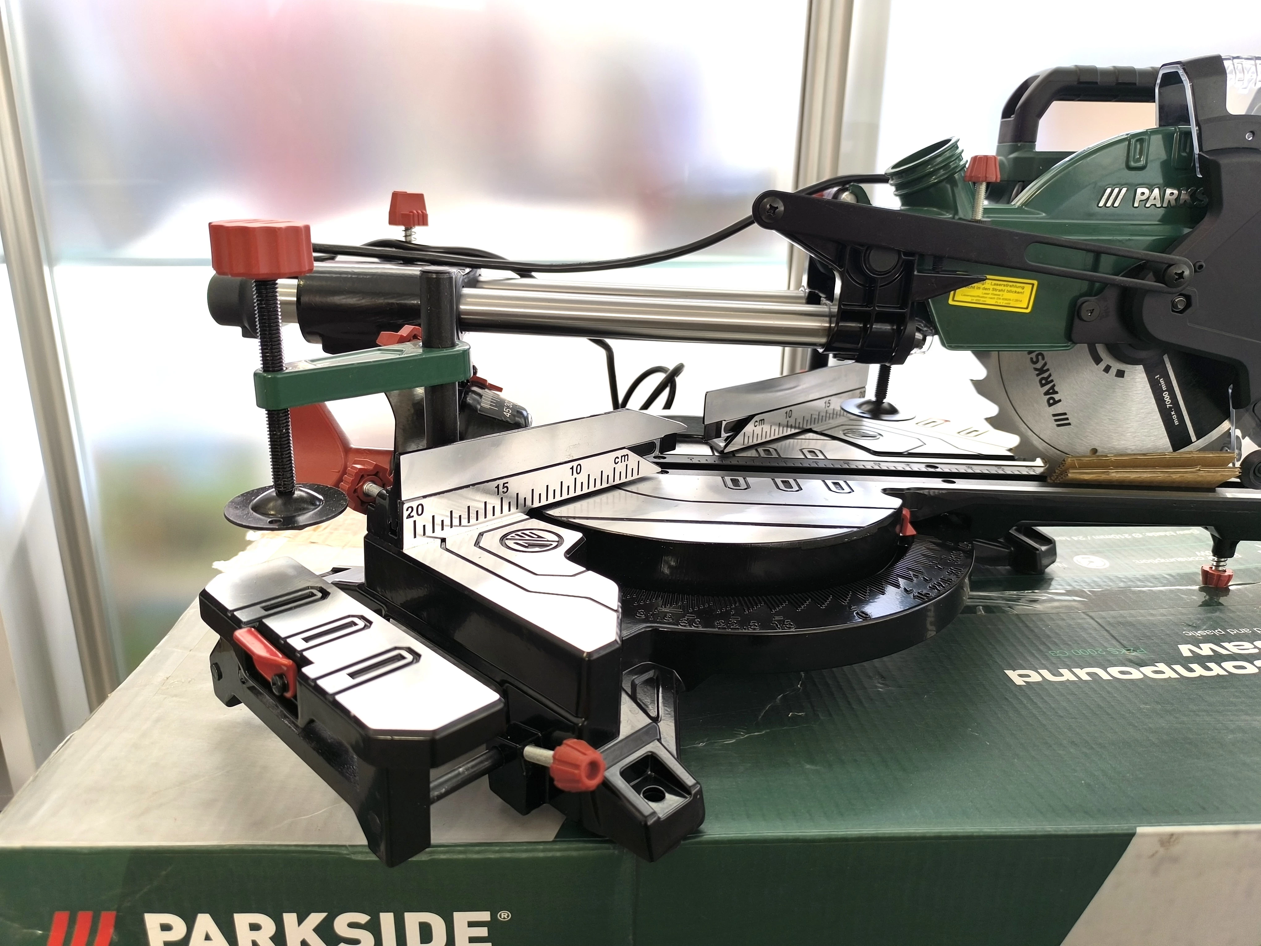 pila-ukosnica-parkside-pzks-2000-c3-srednica-tarczy-210