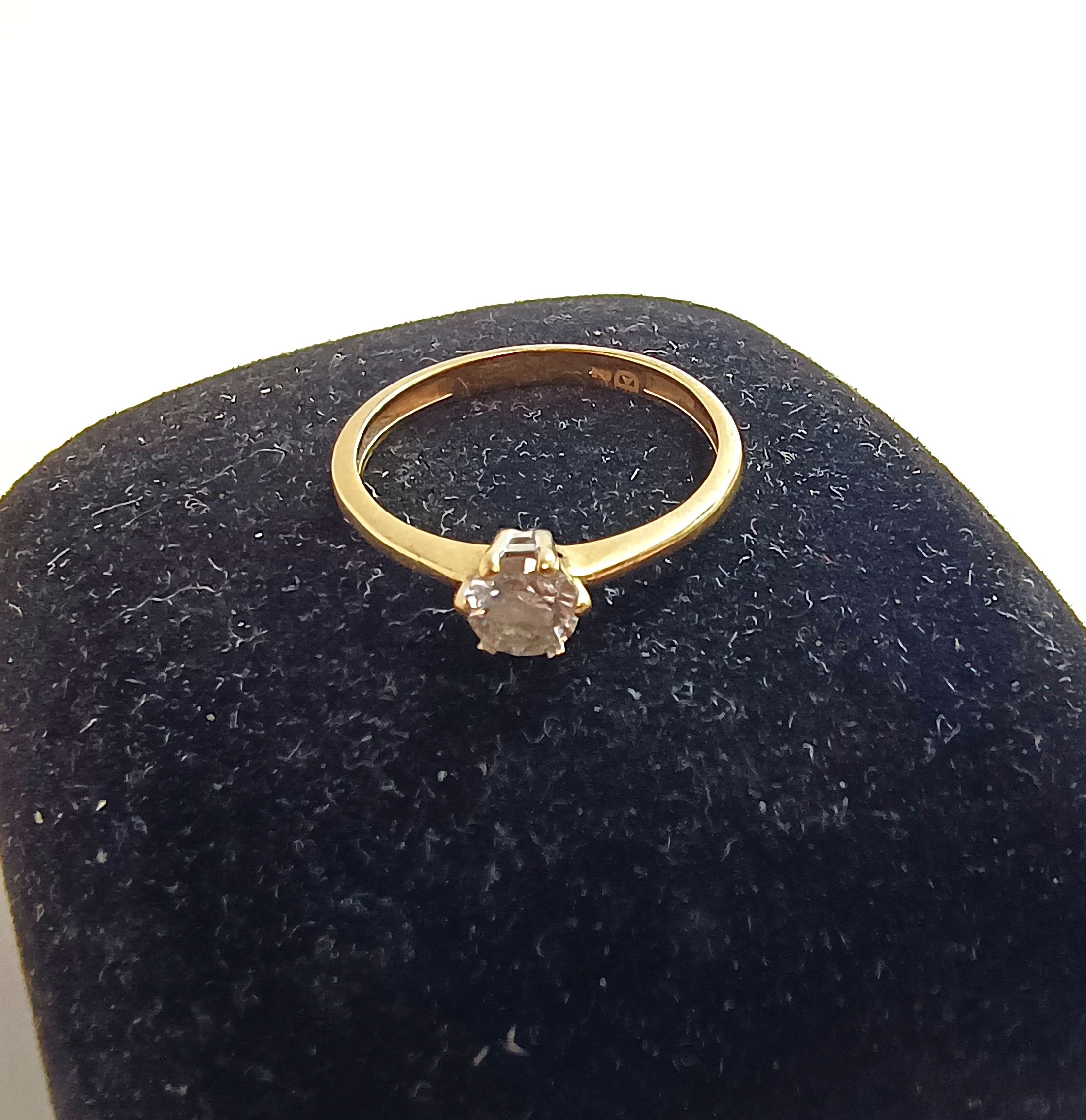 delikatny-zloty-pierscionek-585-143g-r12-marka-226434-1149069