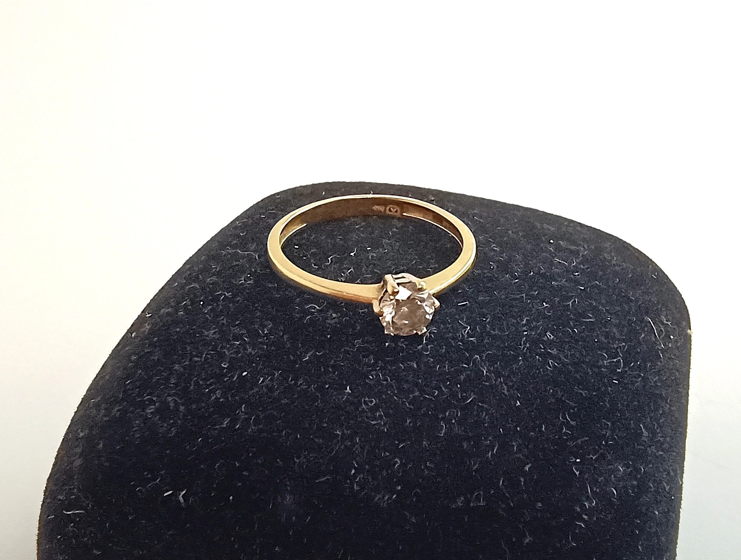 delikatny-zloty-pierscionek-585-143g-r12-rodzaj-2205-16