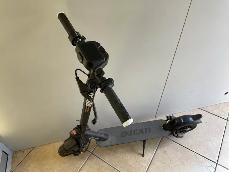 HULAJNOGA DUCATI PRO II EVO 350W AMORTYZACJA 10" CZARNY