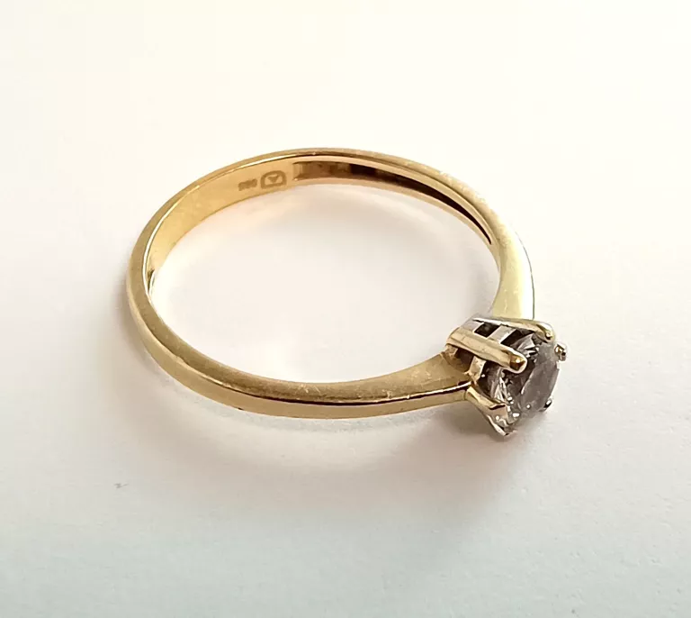 delikatny-zloty-pierscionek-585-143g-r12-aleja-jana-pawla-ii-9b-reda