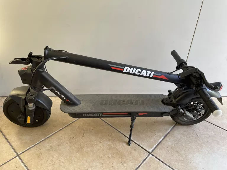 HULAJNOGA DUCATI PRO II EVO 350W AMORTYZACJA 10" CZARNY