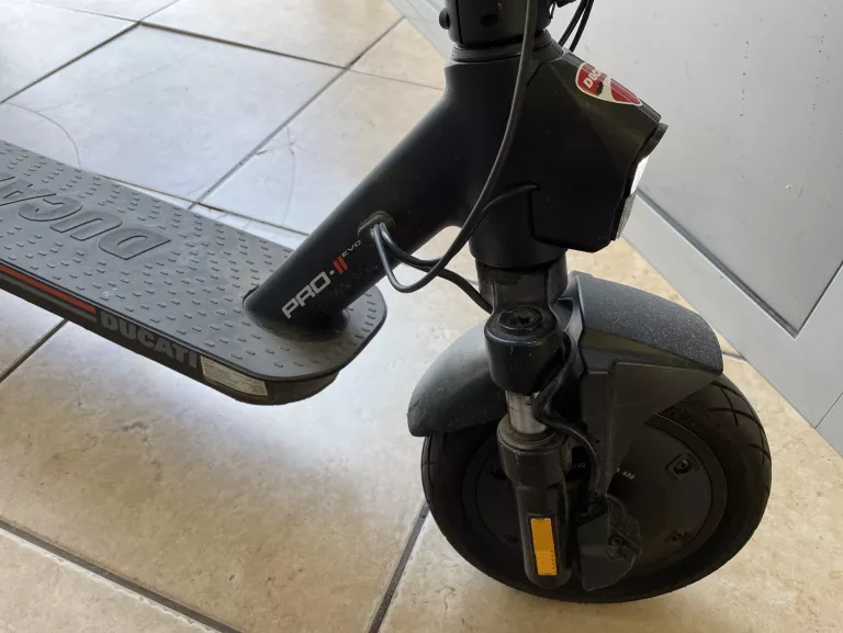 HULAJNOGA DUCATI PRO II EVO 350W AMORTYZACJA 10" CZARNY