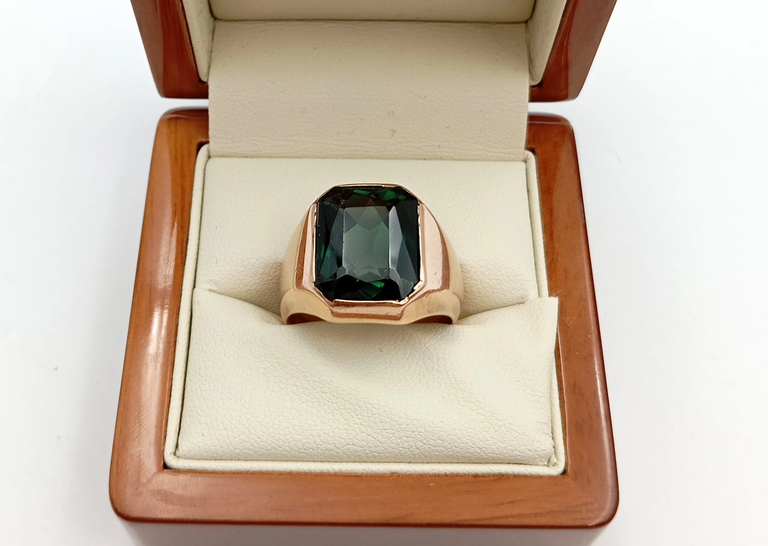 wyjatkowy-sygnet-z-zielonym-kamieniem-p585-1628g-material-17128-2