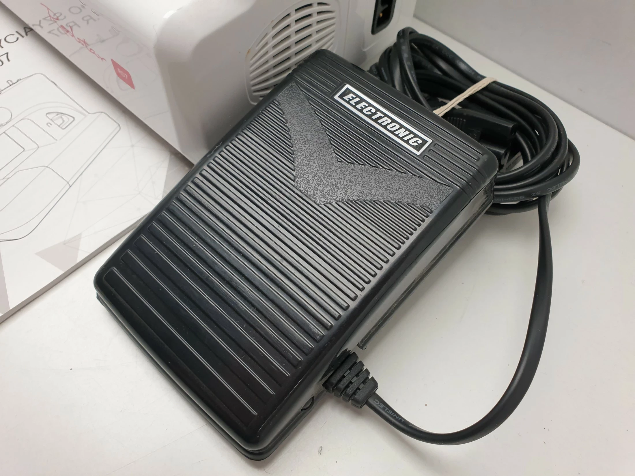 maszyna-do-szycia-redstar-r07-ean-gtin-5907690126179