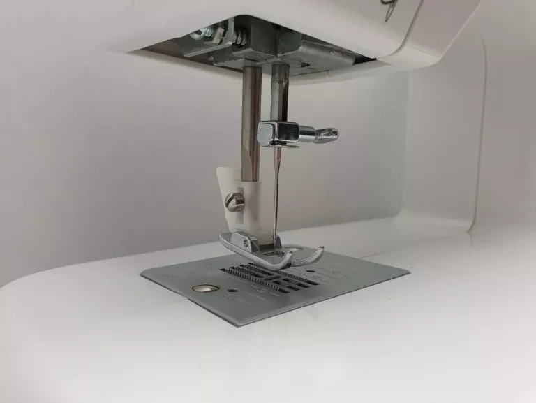 maszyna-do-szycia-redstar-r07-kolor-dominujacy-bialy