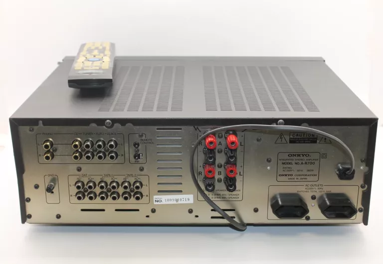 WZMACNIACZ STEREO ONKYO A-R700 + PILOT + PILOT UNIWESALNY