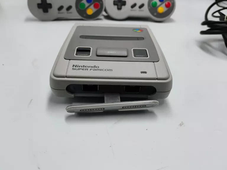 KONSOLA NINTENDO CLASSIC MINI SUPER FAMICOM (SNES)