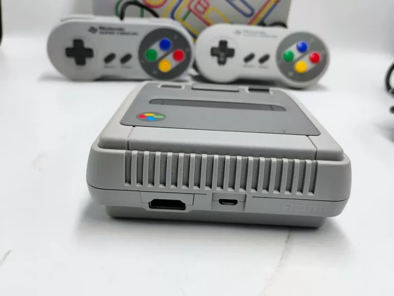 KONSOLA NINTENDO CLASSIC MINI SUPER FAMICOM (SNES)