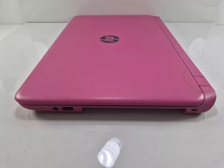 HP PAVILION AMD A8 8RAM 256 SSD RADEON R5 #OPIS