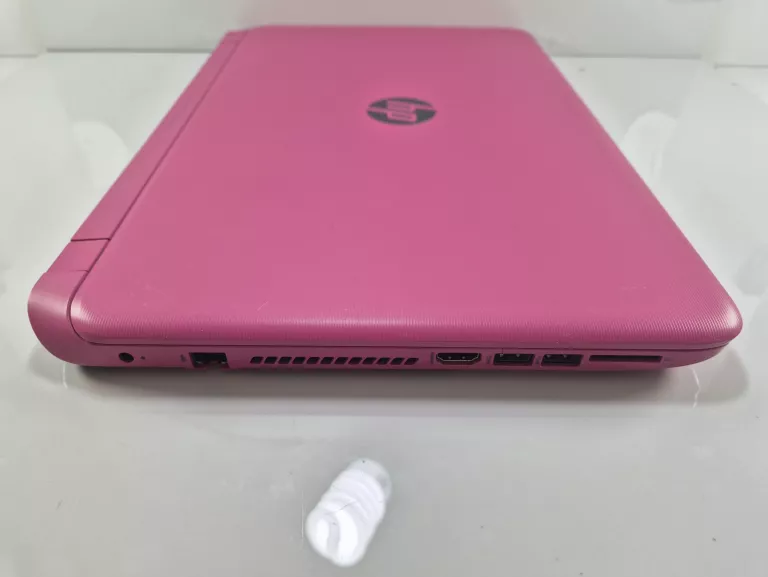 HP PAVILION AMD A8 8RAM 256 SSD RADEON R5 #OPIS