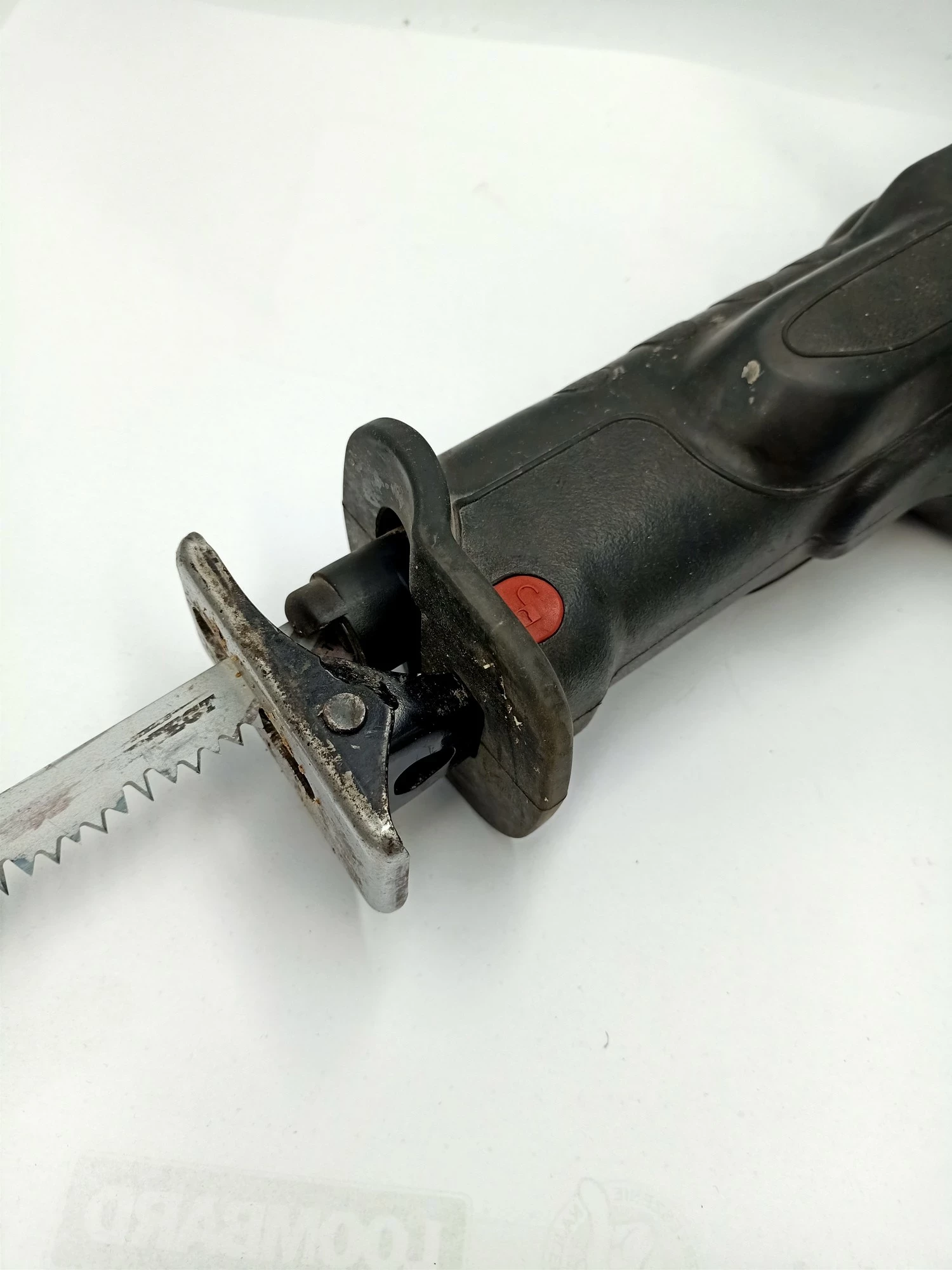 pila-szablasta-makita-jr3050t-stan-uzywany