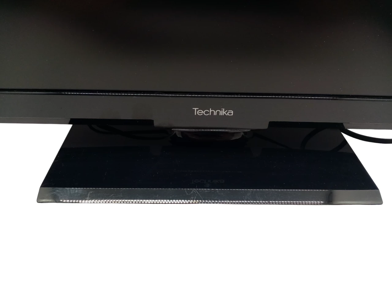 telewizor-technika-22-278-aw15-z-pilotem-stan-uzywany