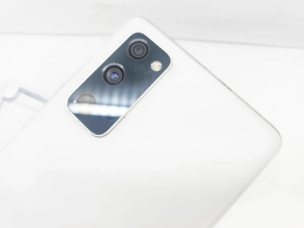 telefon-samsung-galaxy-s20-fe-system-operacyjny-android