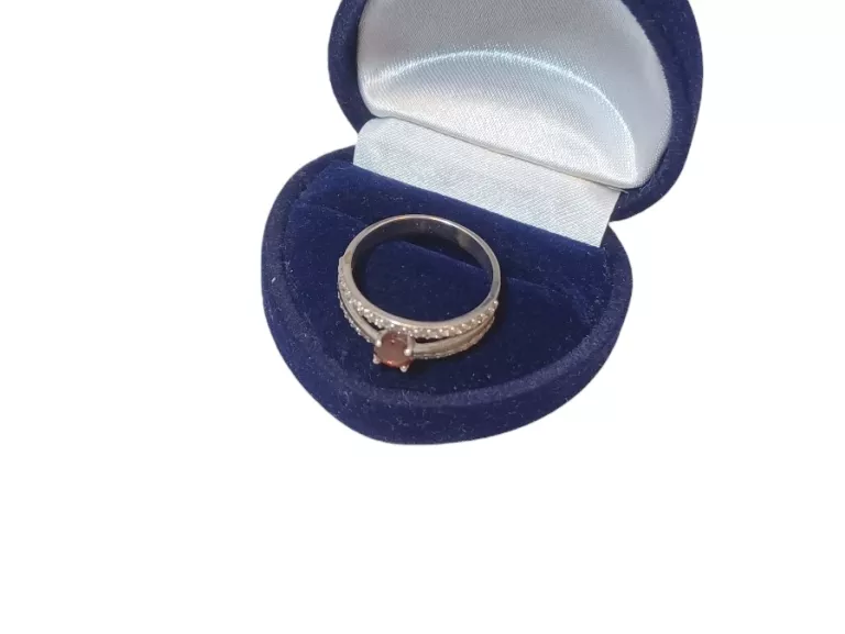 srebro-sliczny-pierscionek-czerwony-kamien-marka-248811-1960034