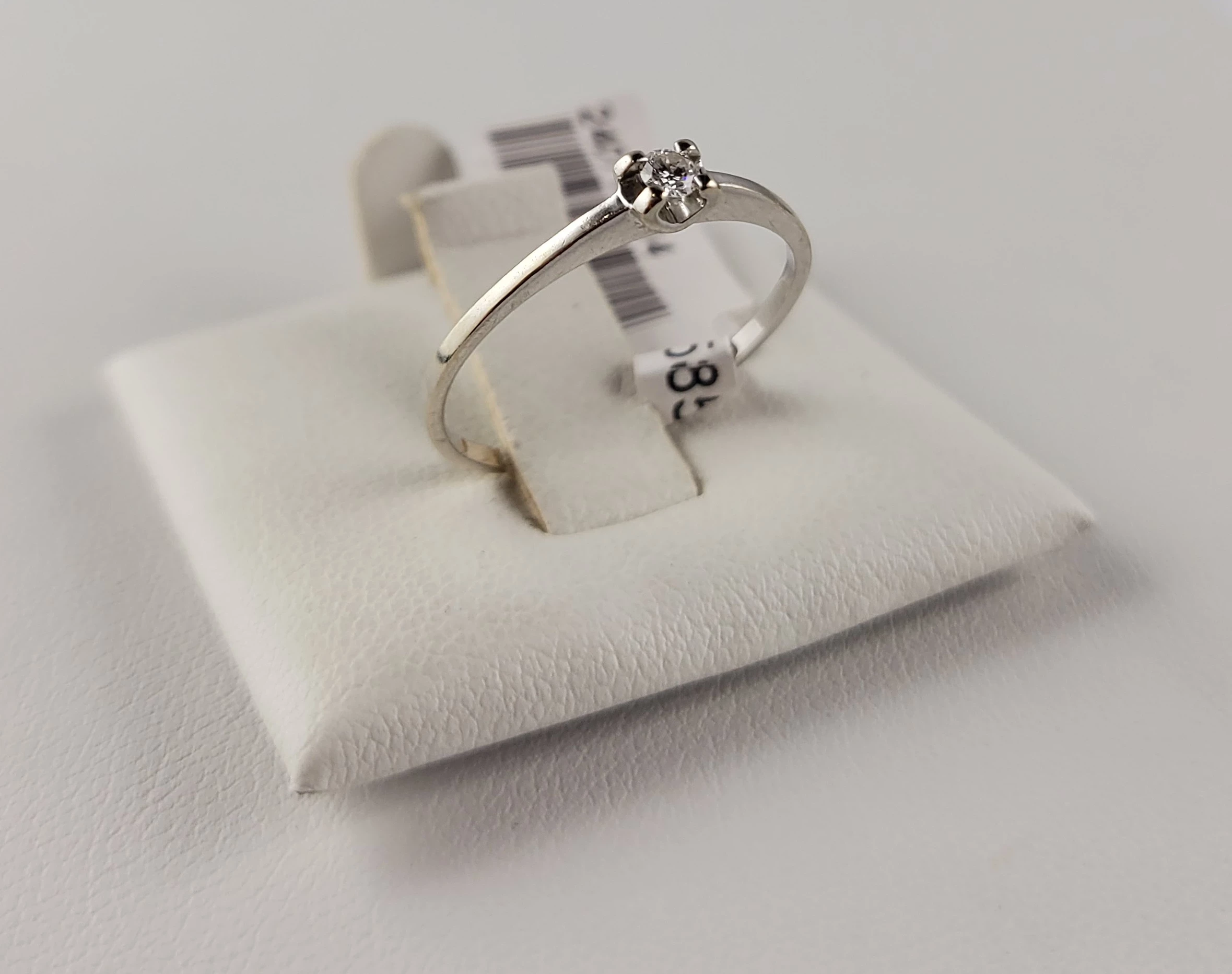 zloty-pierscionek-101g-585-1x-brylanty-material-15835-2