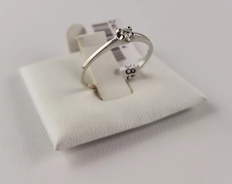 zloty-pierscionek-101g-585-1x-brylanty-material-15835-2