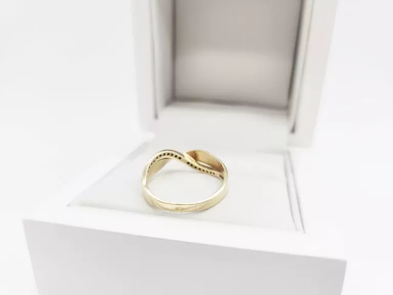zloty-pierscionek-schubert-585-18g-r11-kolor-dominujacy-zloty