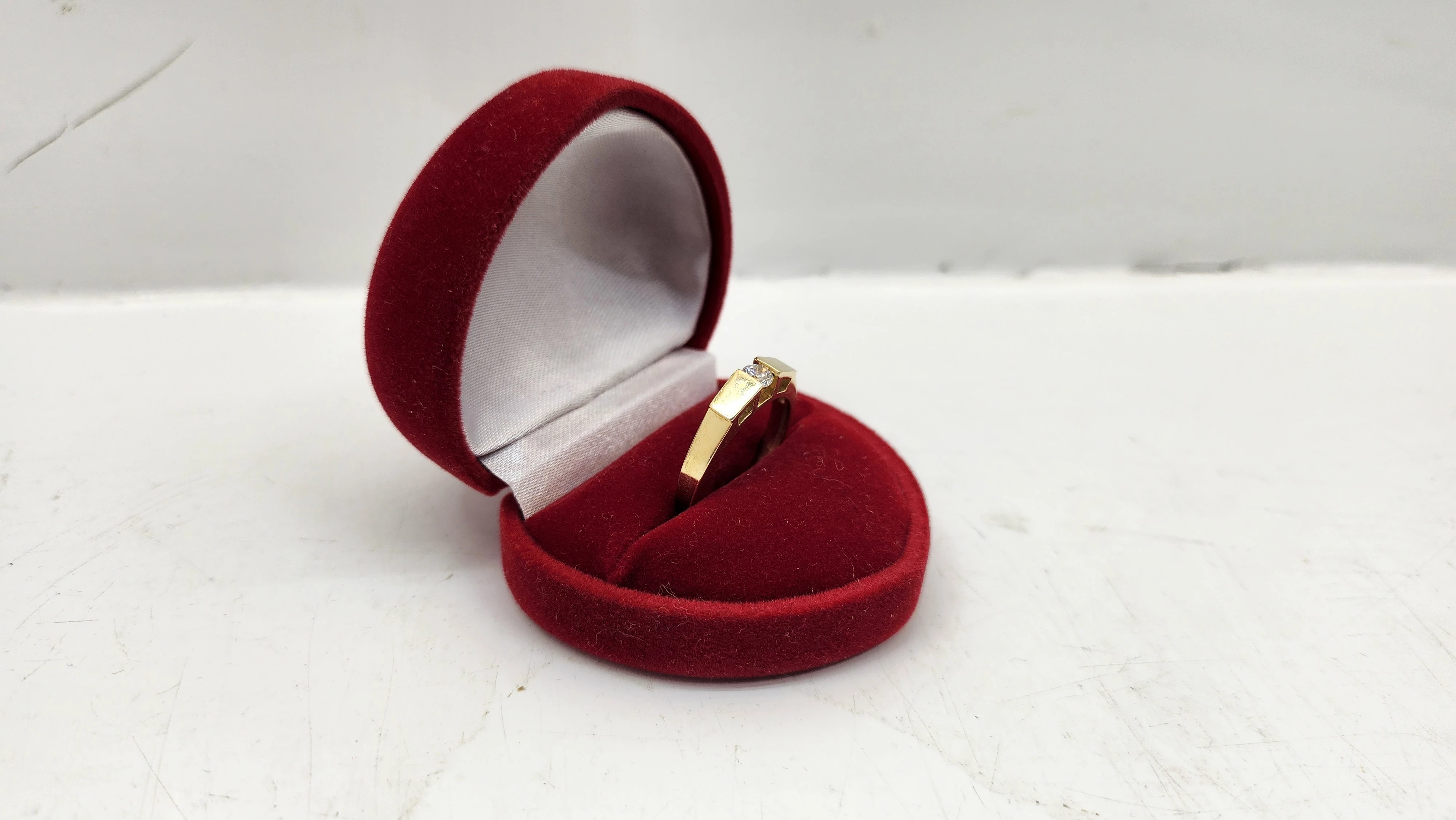 delikatny-zloty-pierscionek-p585-r14-301-g-rodzaj-wyrob-jubilerski