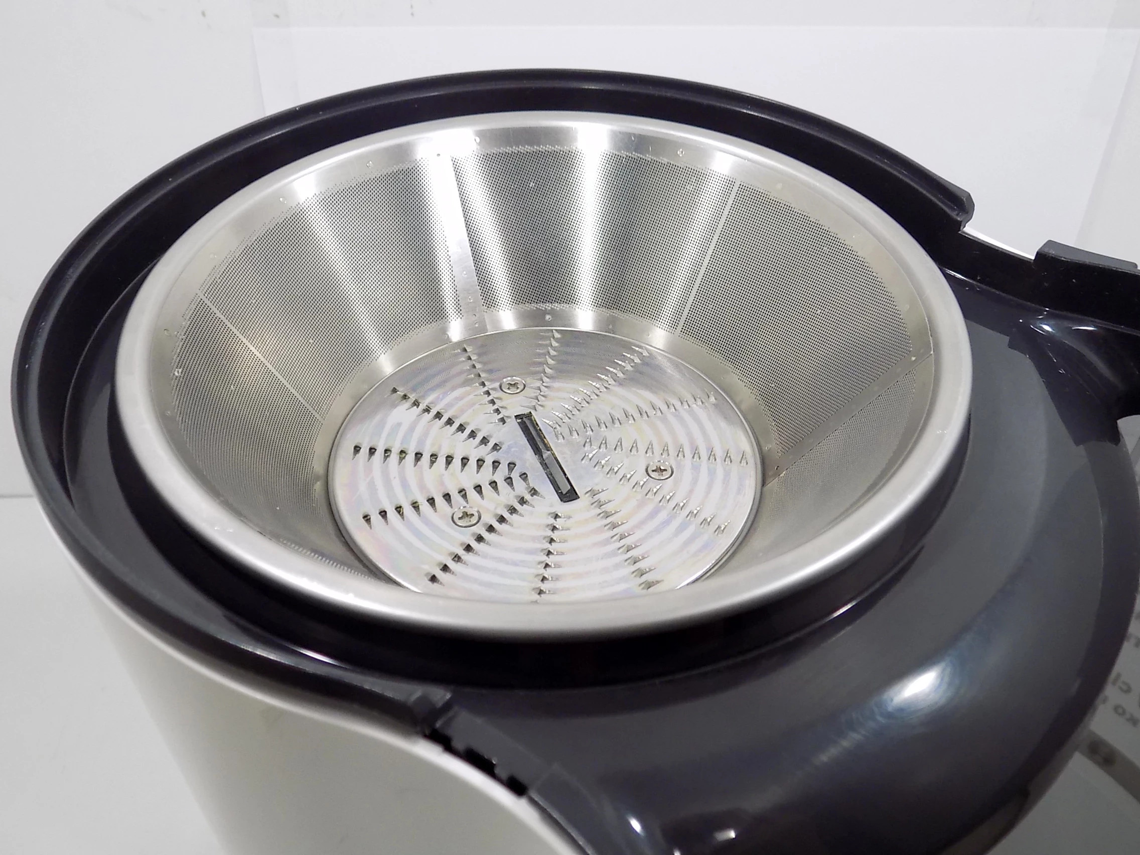 sokowirowka-bosch-vitajuice-2-mes25a0-zestaw-kolor-dominujacy-bialy