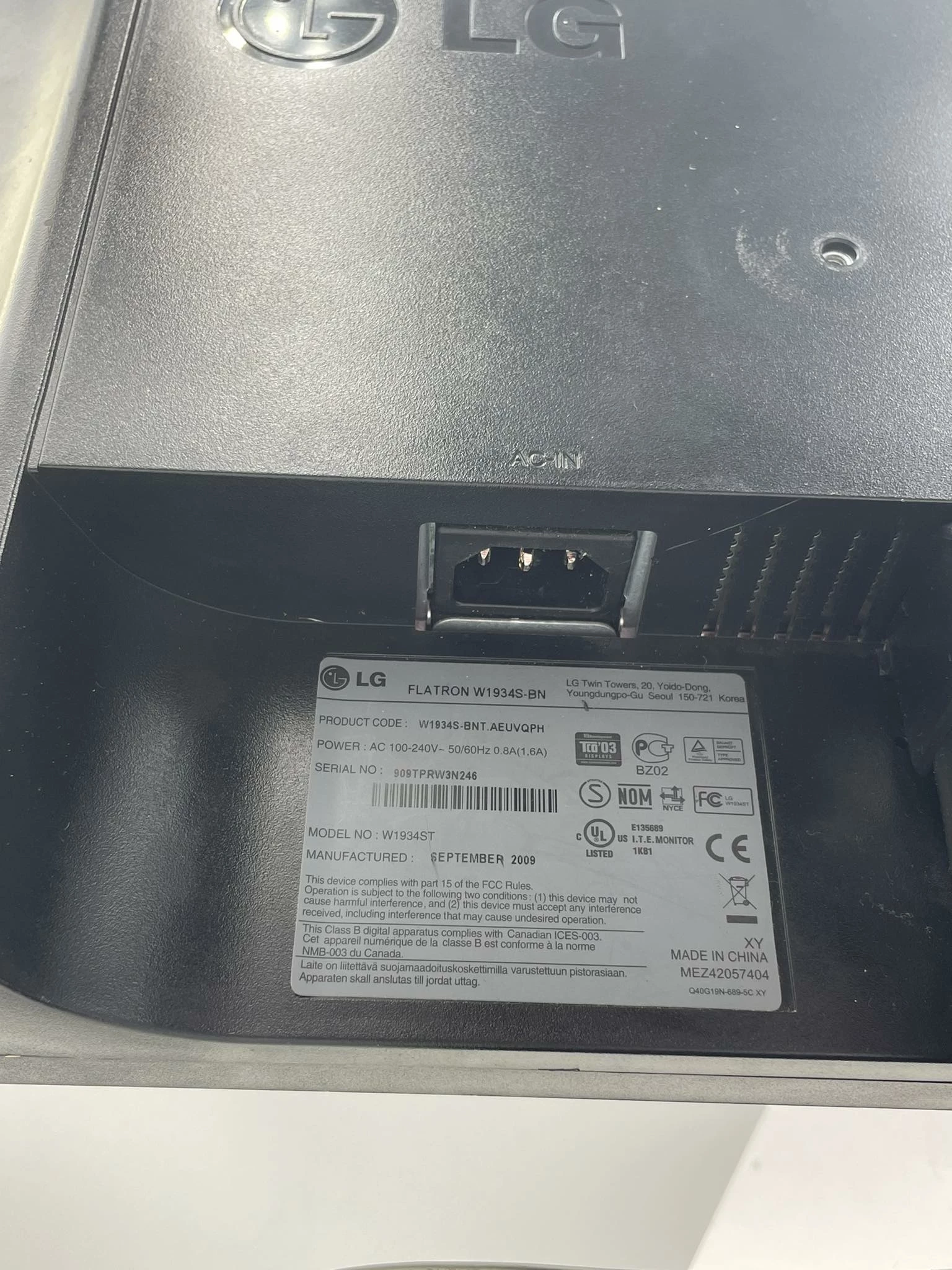 monitor-lg-flatron-w1934s-bn-stan-uzywany