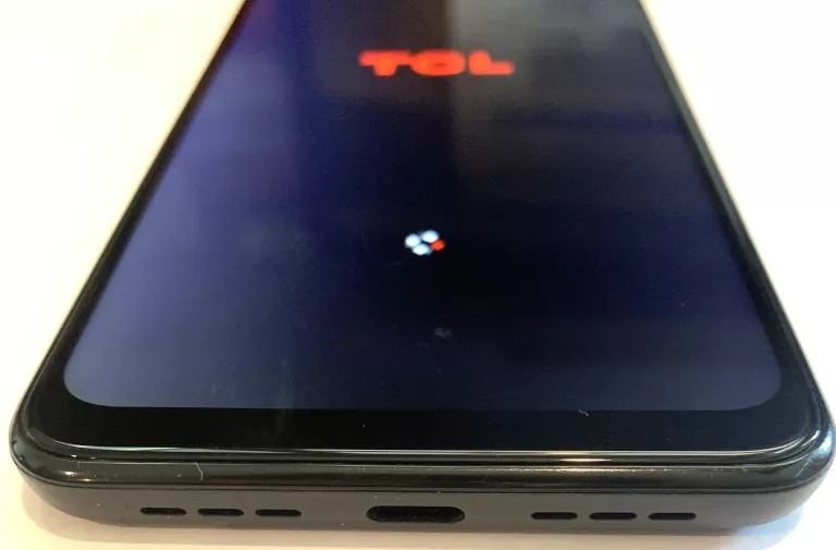 telefon-tcl-306-komplet-typ-smartfon