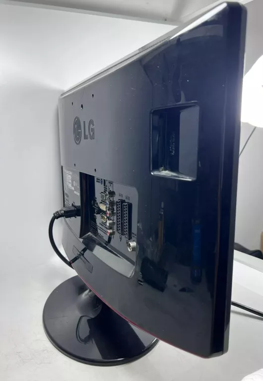 CZARNY MONITOR LG 21 CALI