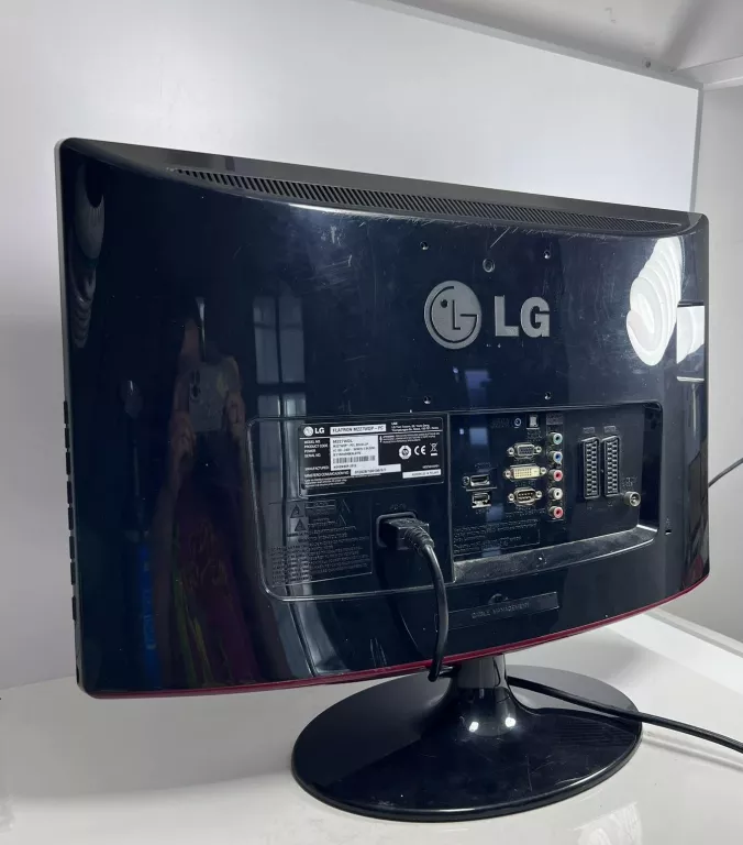 CZARNY MONITOR LG 21 CALI