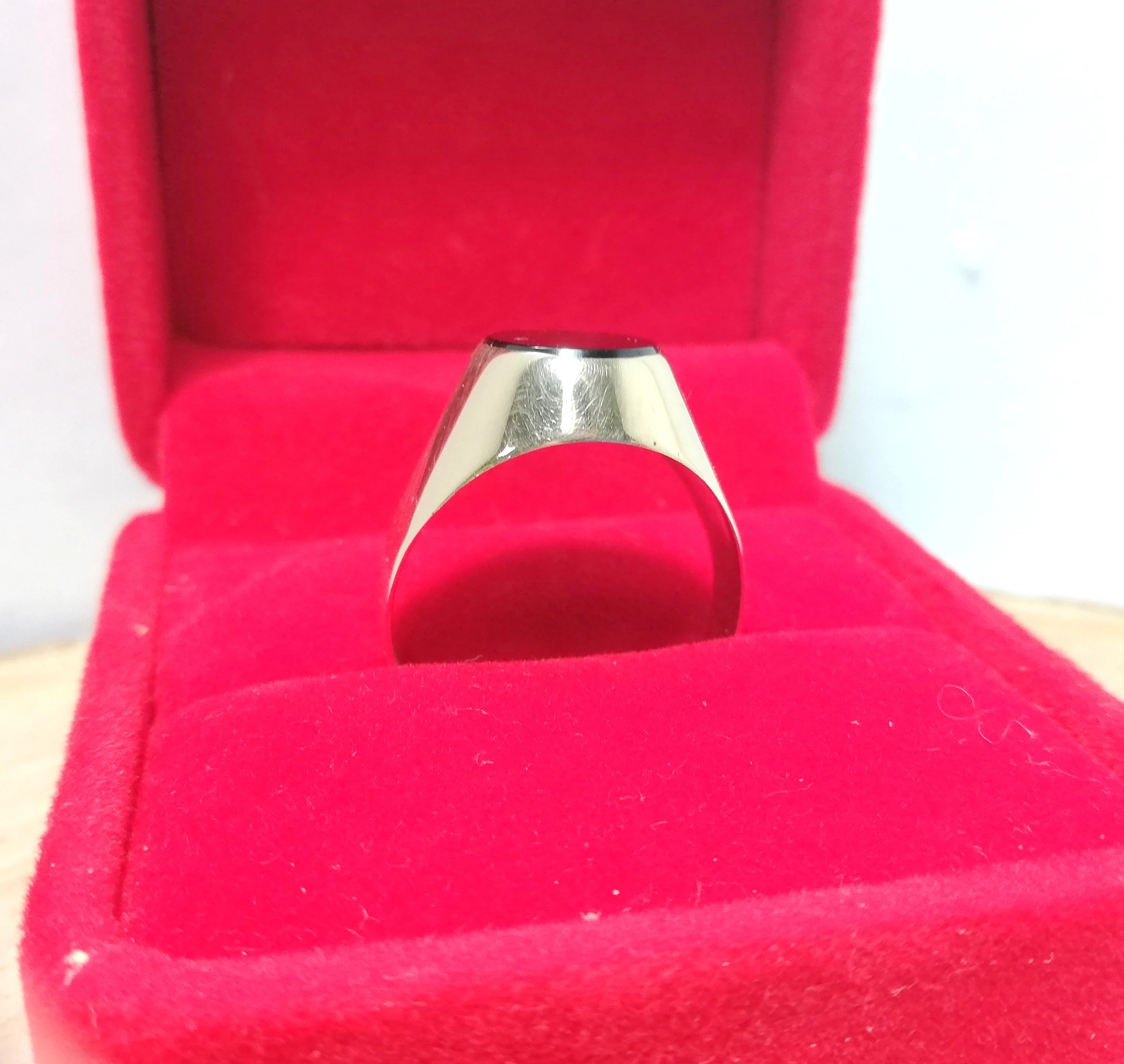 zloty-sygnet-warmet-z-czarnym-oczkiem-465gr-585-r25-kolor-dominujacy-205826-225106