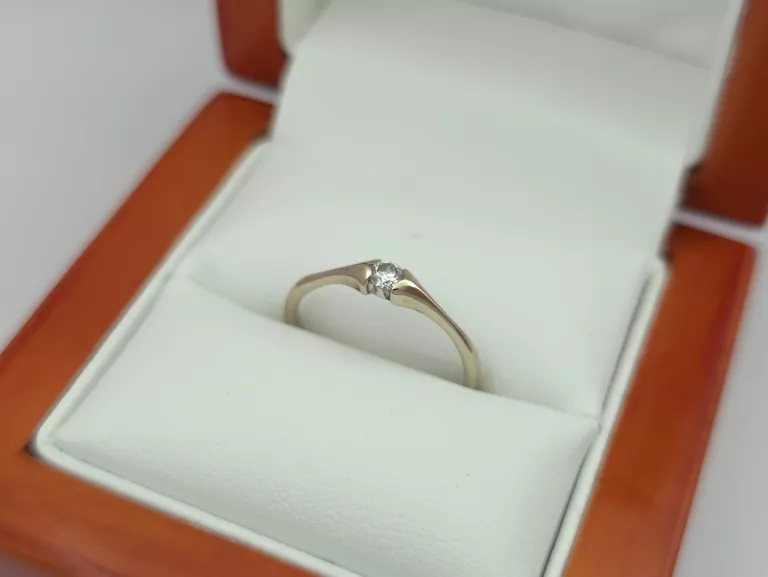 PIERŚCIONEK Z BIAŁEGO ZŁOTA Z DIAMENTEM 0,09 CT - 585 14K R.11 1,26G