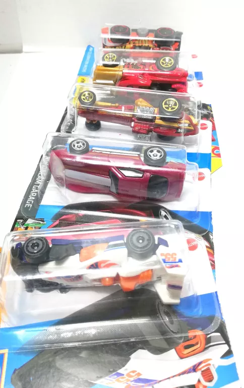 SAMOCHODZIKI HOT WHEELS MIX POWYSTAWOWE