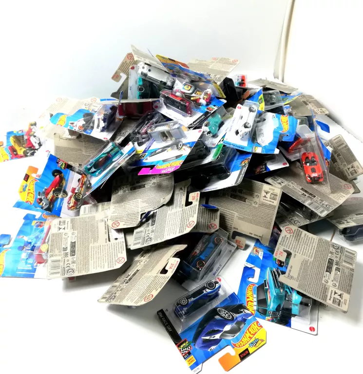 SAMOCHODZIKI HOT WHEELS MIX POWYSTAWOWE