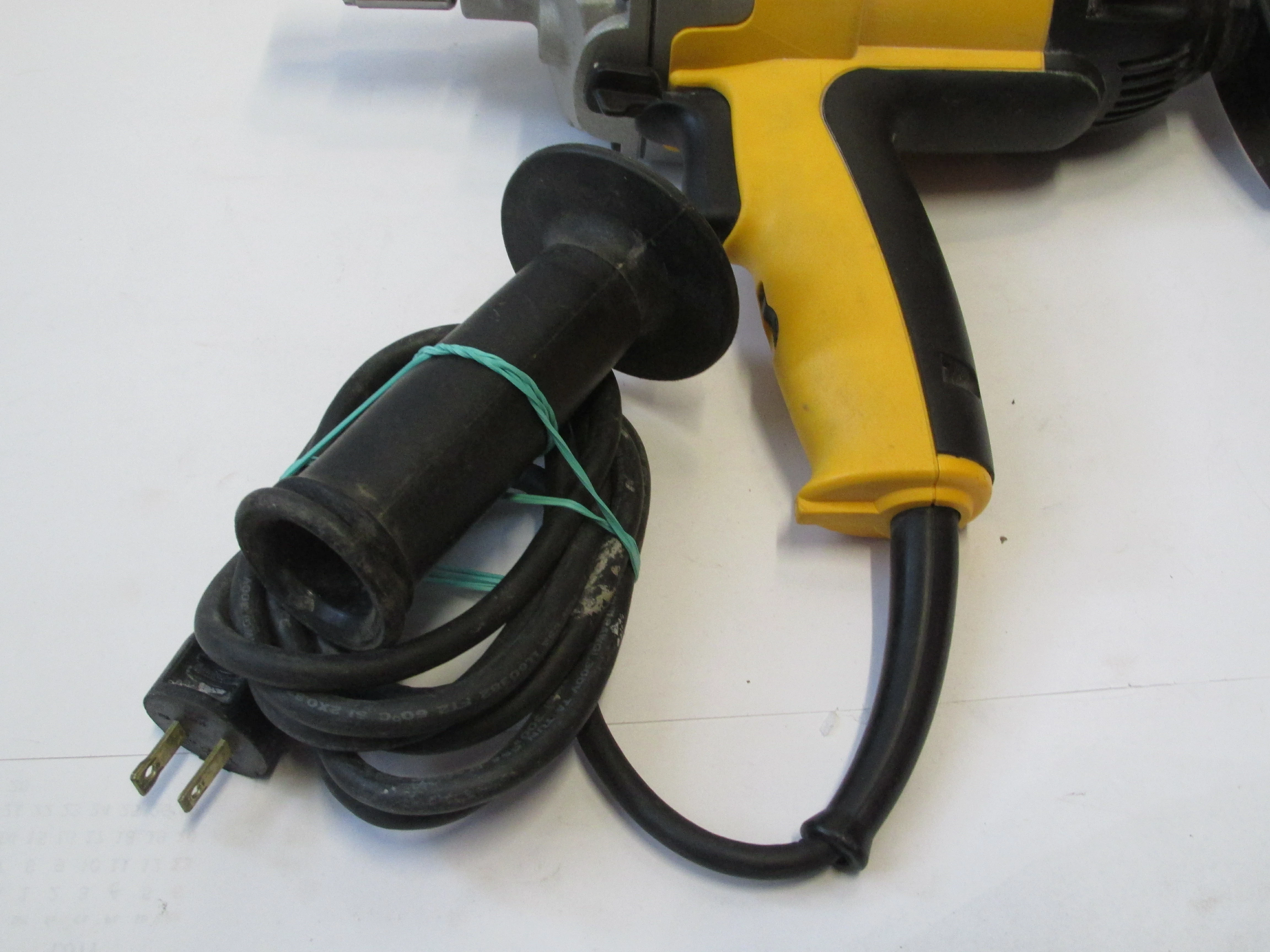 mieszarka-dewalt-dw130v-marka-127509-483657