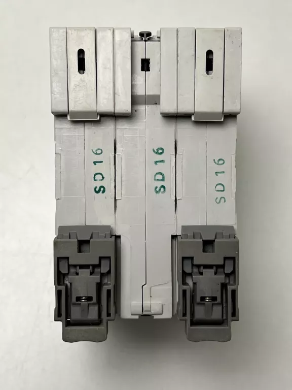 WYŁĄCZNIK NADPRĄDOWY LEGRAND TX3 D16/C16/B6