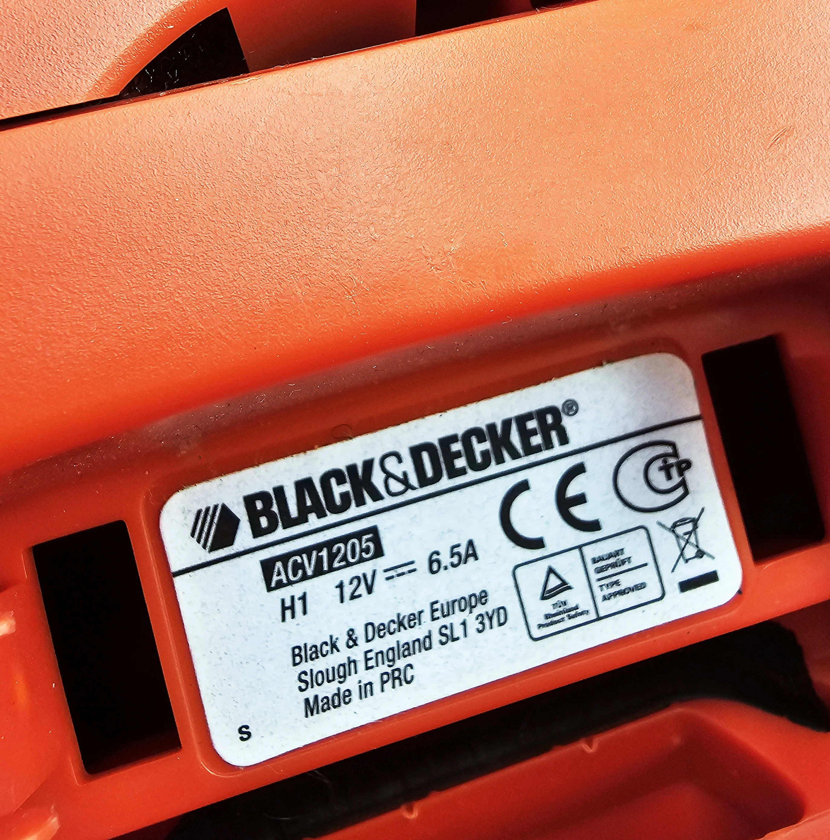 odkurzacz-samochodowy-blackdecker-acv-1205-akcesoria-torba-producent-inny