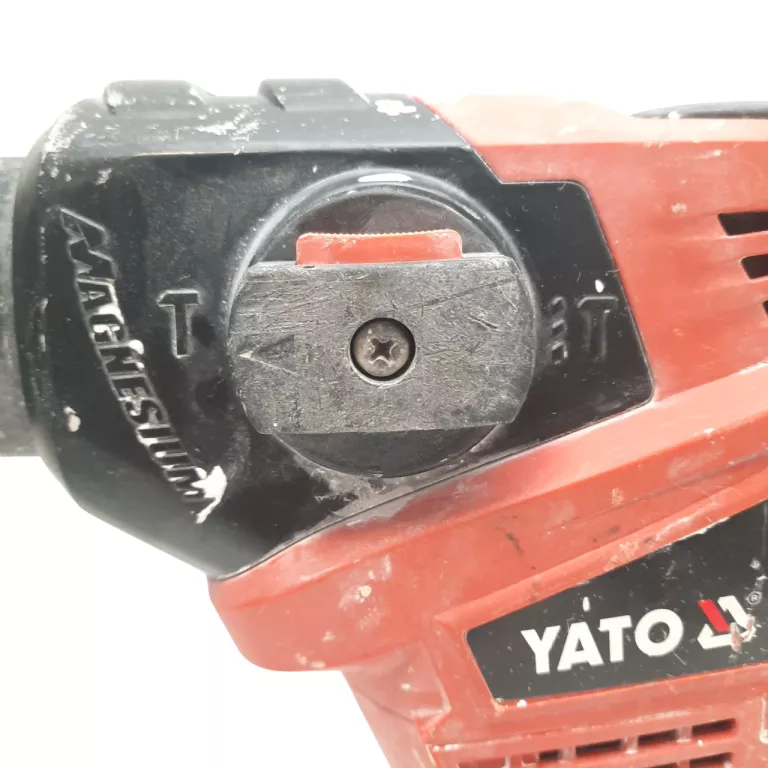 MŁOT UDAROWY YATO 1500W *SPALONE SZCZOTKI*