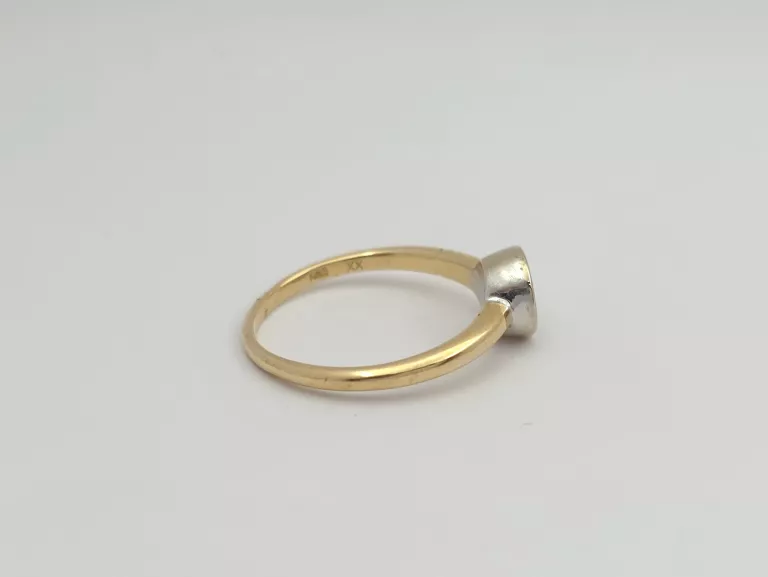 ZŁOTY PIERŚCIONEK Z DIAMENTAMI 0,18CT - 585 14K R.14 2,60G
