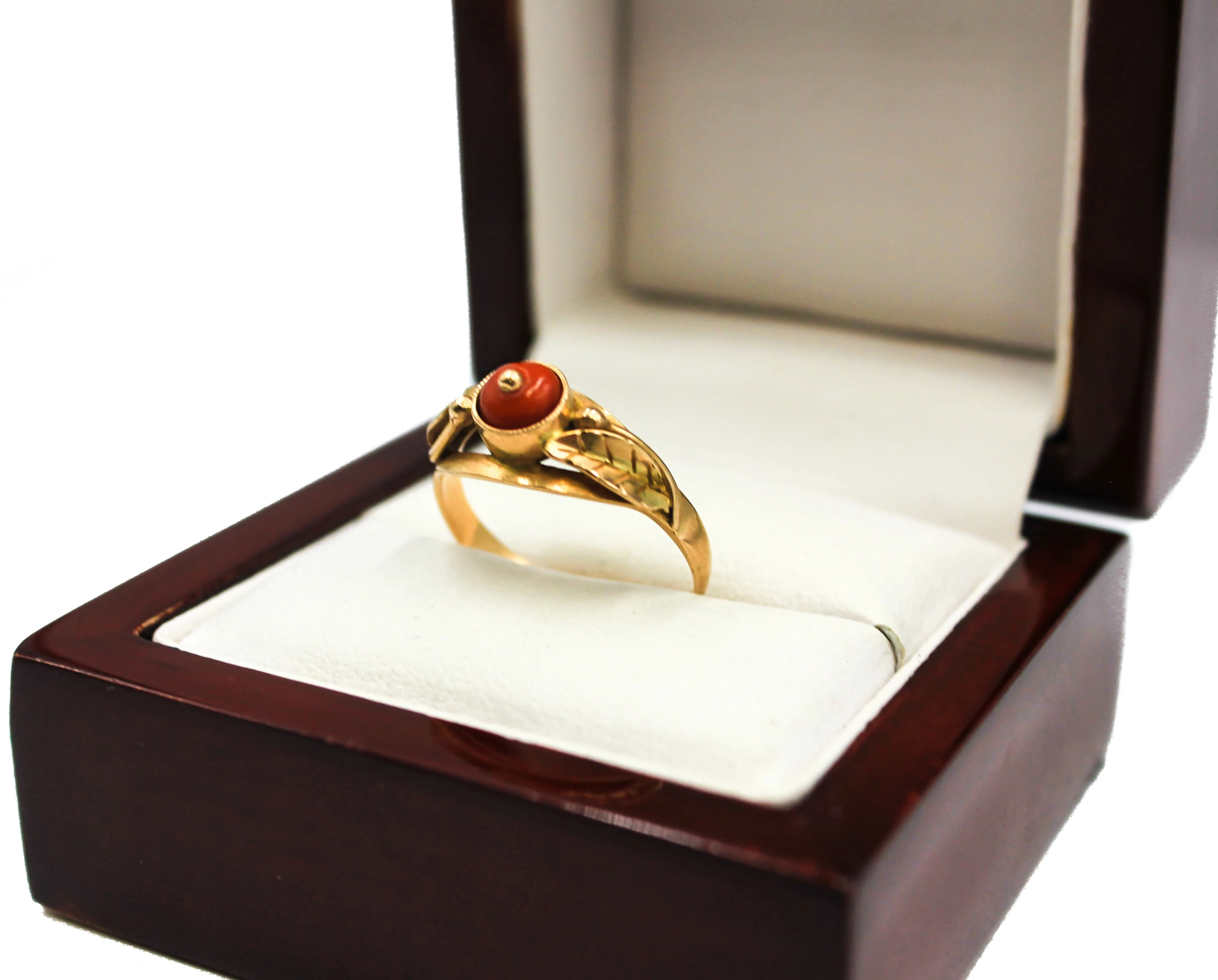 zloty-pierscionek-z-koralem-272-g-pl-zygmunta-starego-17-sc-grodzisk