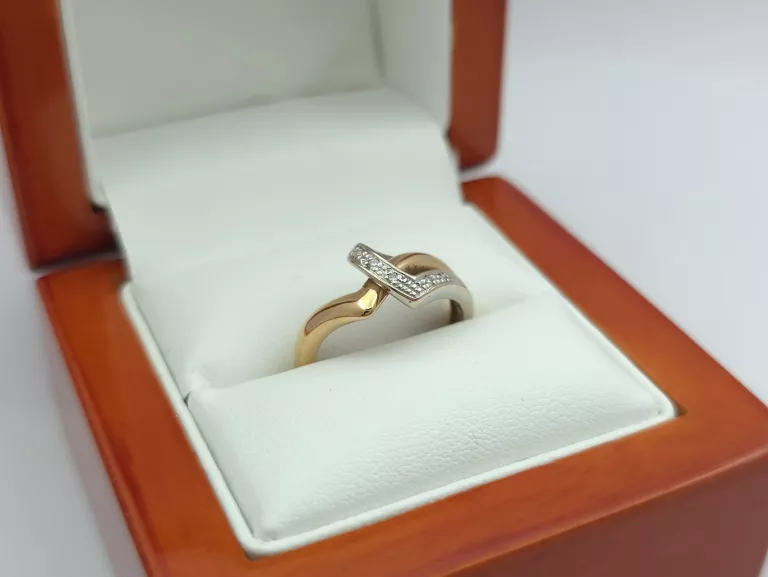 ZŁOTY PIERŚCIONEK Z DIAMENTAMI 0,03CT - 585 14K R,11 2,45G