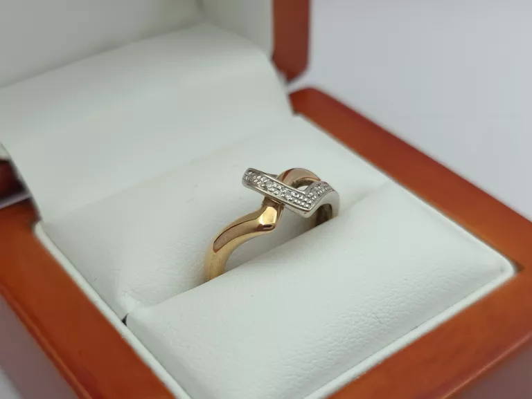 ZŁOTY PIERŚCIONEK Z DIAMENTAMI 0,03CT - 585 14K R,11 2,45G